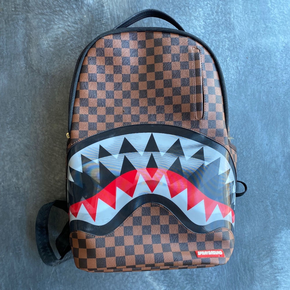 NEW- Sprayground Lenticular effects sharks in Paris